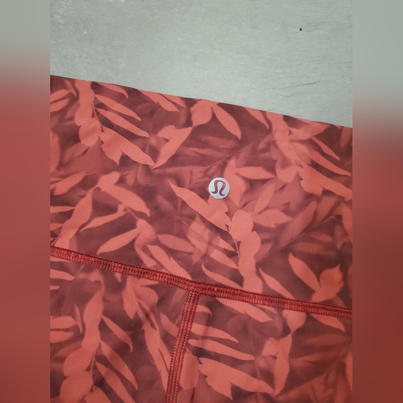 Lululemon Wunder Under High-Rise Crop Tight. 24". Luxtreme. Orange-red. Size 12. - Picture 10 of 12